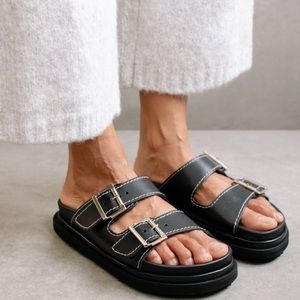ALOHAS BLACK BUCKLE STRAP SANDAL